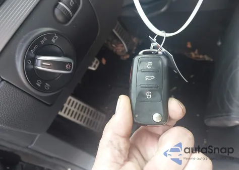 2013 Volkswagen Golf R 4-Door из США, поврежденный, VIN WVWPF7AJ7DW075956